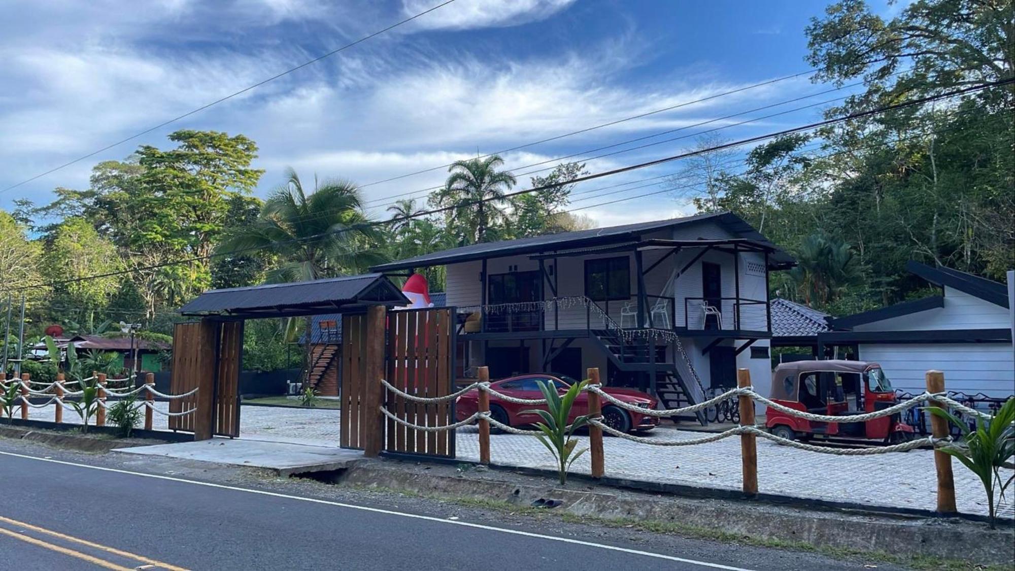 Bungalows Sloth Manzanillo  Dış mekan fotoğraf