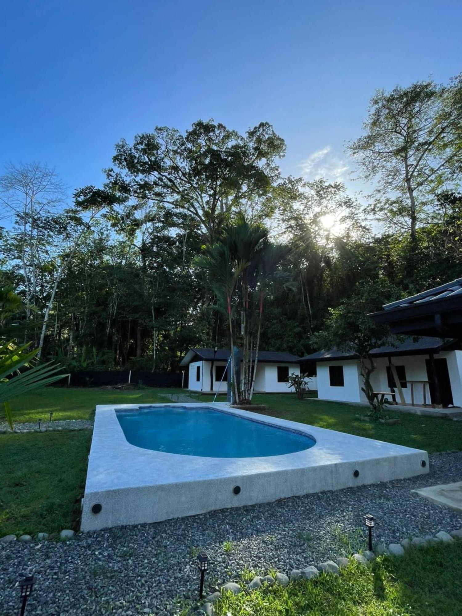 Bungalows Sloth Manzanillo  Dış mekan fotoğraf