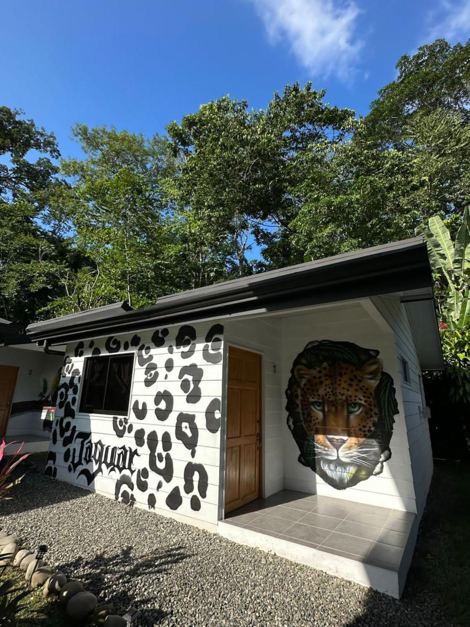 Bungalows Sloth Manzanillo  Dış mekan fotoğraf
