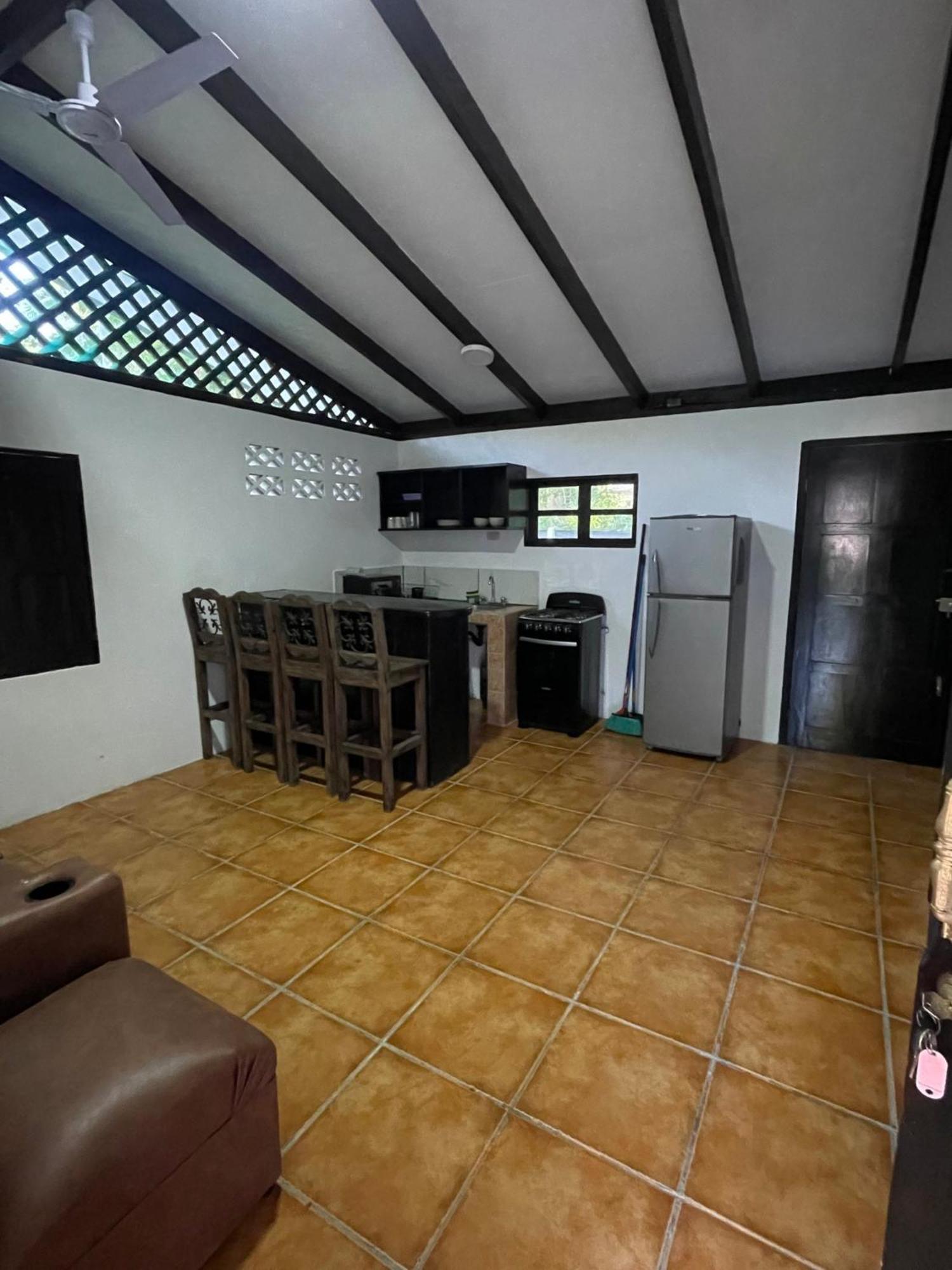 Bungalows Sloth Manzanillo  Dış mekan fotoğraf