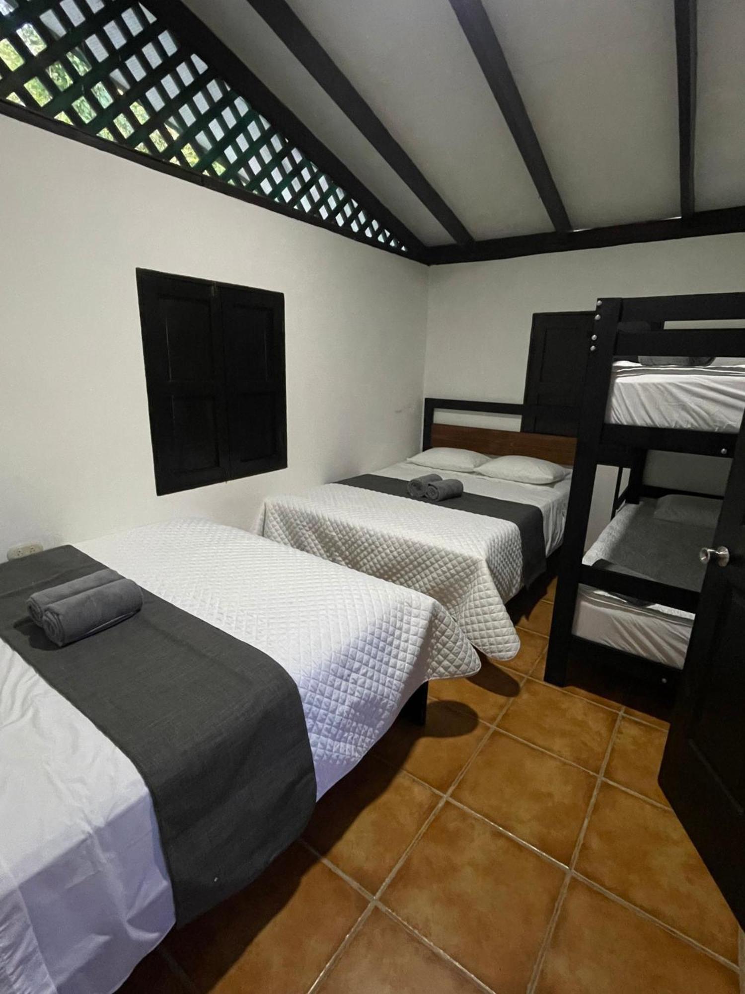 Bungalows Sloth Manzanillo  Dış mekan fotoğraf
